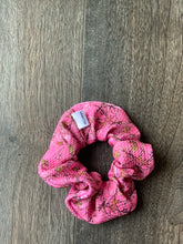 Load image into Gallery viewer, Scrunchies
