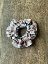 Load image into Gallery viewer, Scrunchies